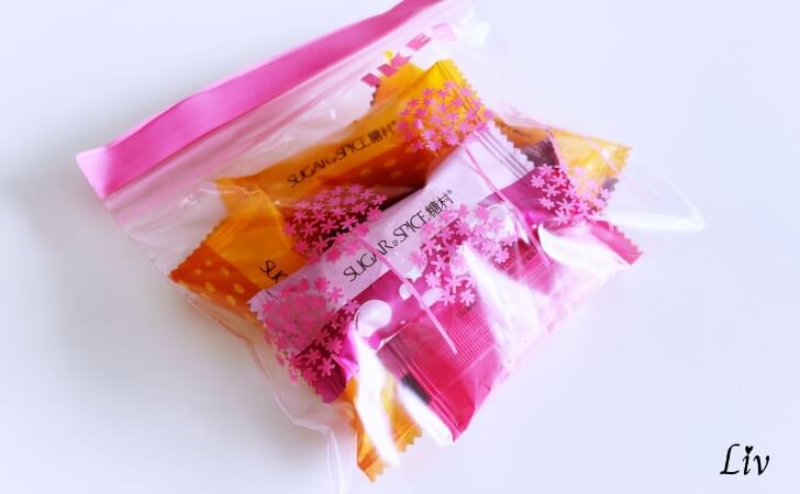 お菓子を入れた0.4リットルのIKEAフリーザーバッグ