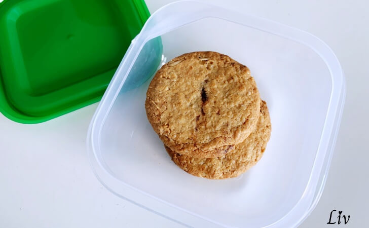 食べ残しのクッキーを入れたIKEAのPruta（プルータ）プラスチック保存容器